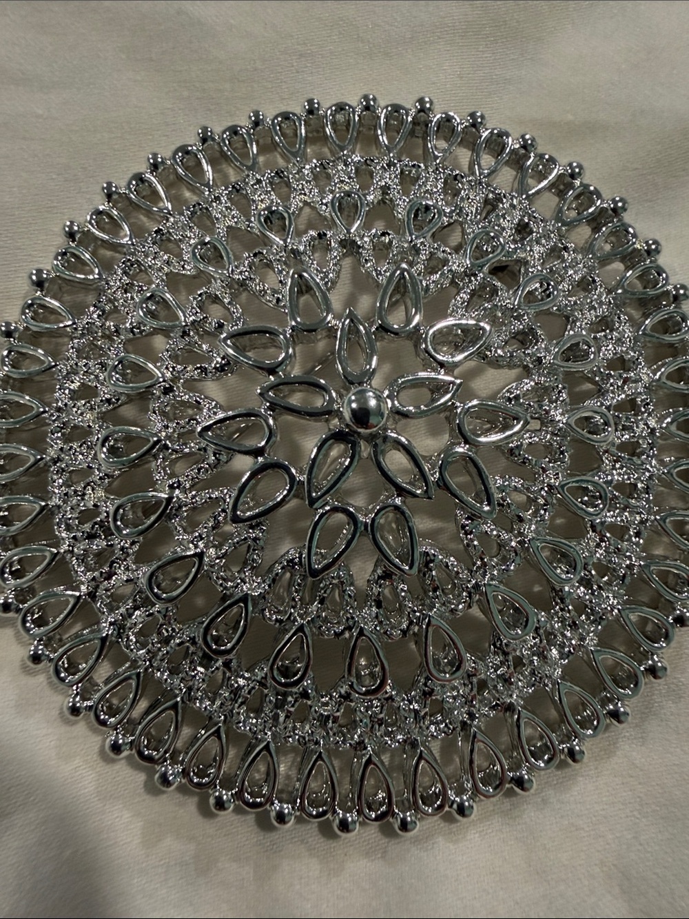Sarah Coventry Silver Filigree Round Decorative Pin Brooch